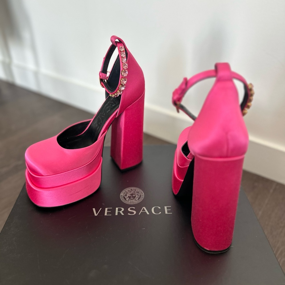 Versace Medusa Head Charm Satin Platform Pumps - Picture 7 of 9